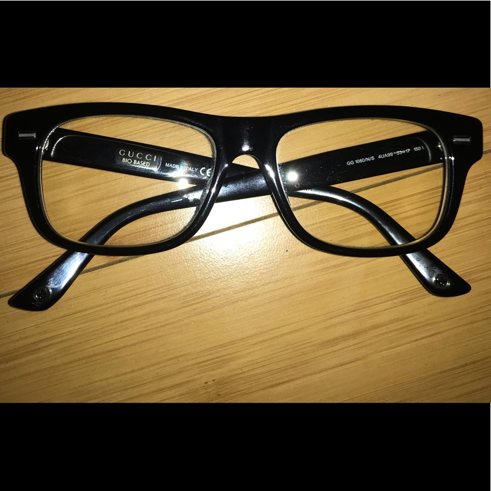 Gucci glasses the lens are clear in excellent condition